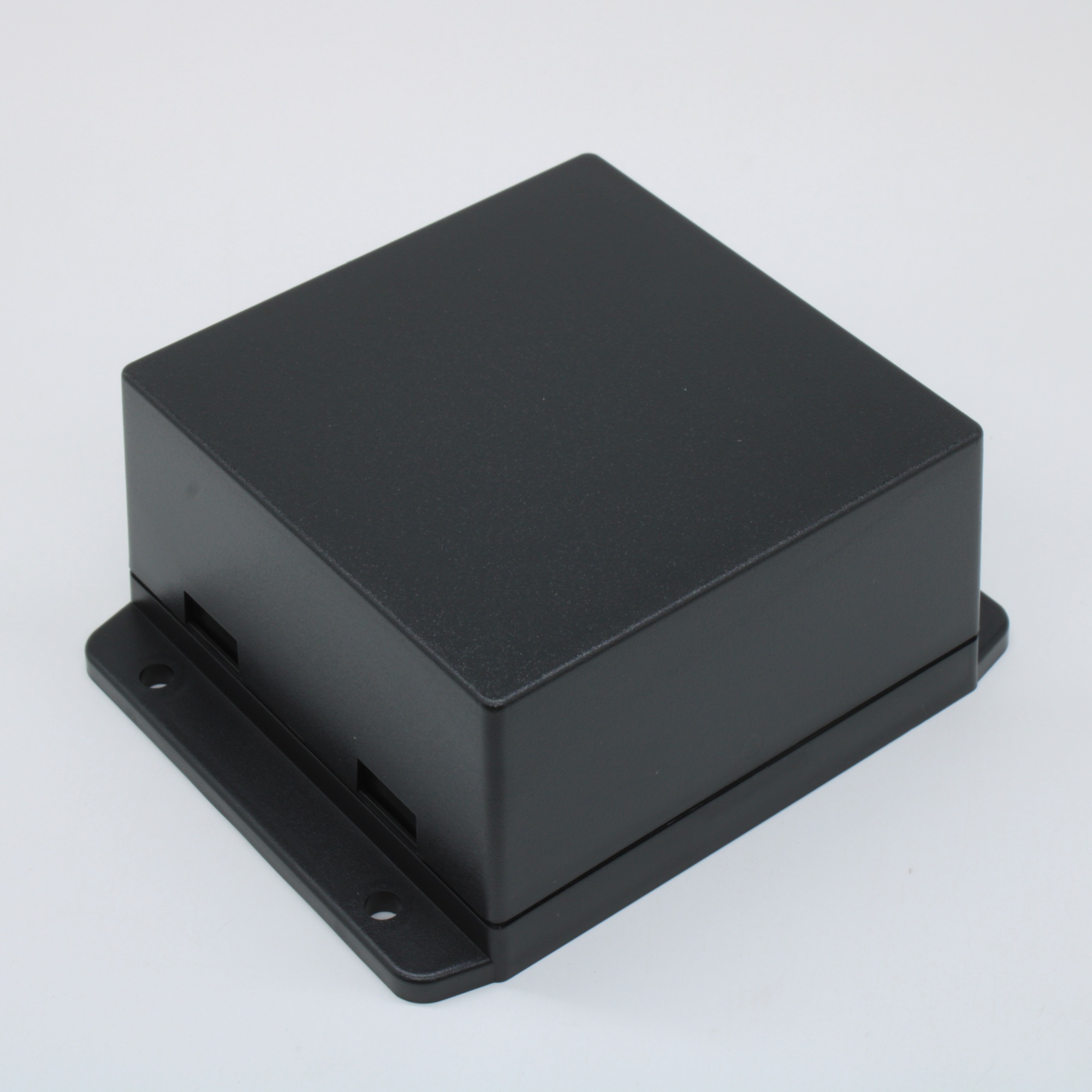 NUB808043BK - Пластиковый корпус черного цвета из высокопрочного пластика с фланцами