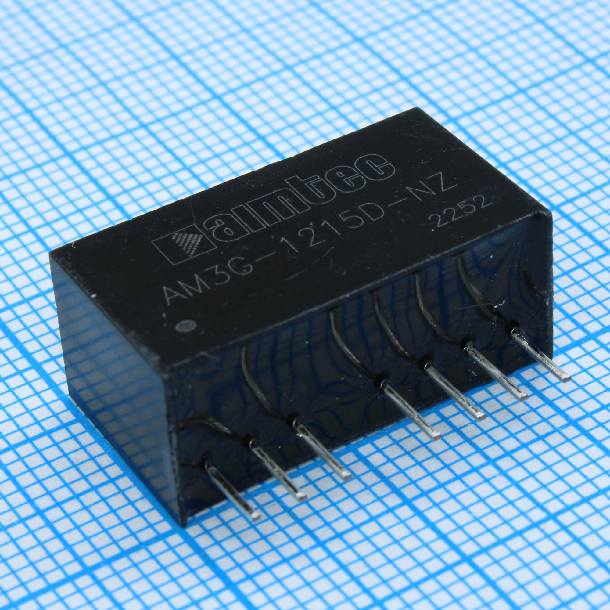 AM3G-1215D-NZ - DC/DC, 3Вт, вход 18…36В, выход ±15В/±0.1А, изоляция 1500В DC, КПД 80%, максимальная емкостная нагрузка не более ±330мкФ, вход On/Off, SIP8, 22x9.5x12мм, -40…100°C, пластик