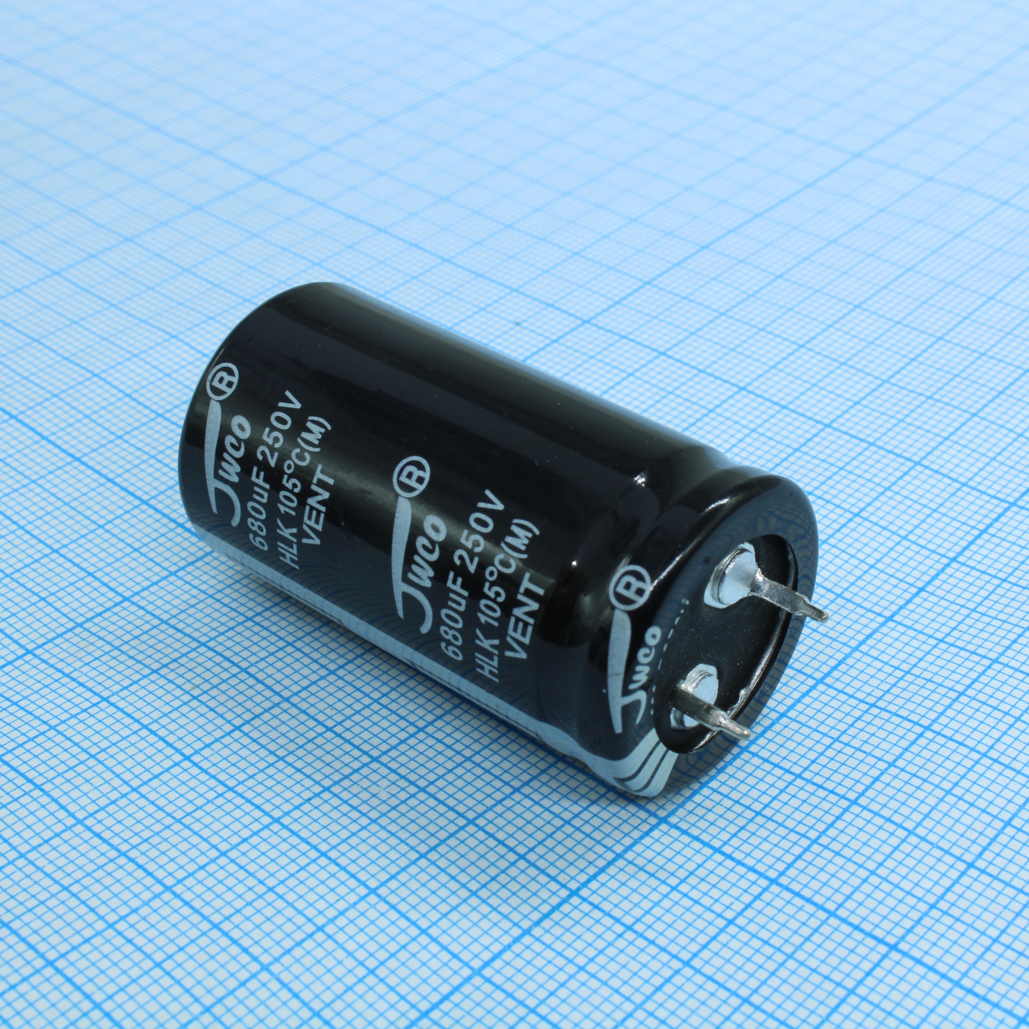 HLK681M2EBKJ2545VBK - Конденсатор алюминиевый электролитический 680мкФ 250В ±20% (25х45мм) защелкиваемые выводы 10мм 2000часов 105°C россыпь