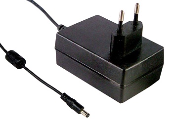 GST18E28-P1J - AC-DC, 18Вт, вход 85...264B AC 47...63 Гц,, выход 28B/0.64A, изоляция 3000В AC, 79x54x33мм, -30...+70°С, выходной разъем 11, диам. 5.5х2.1мм