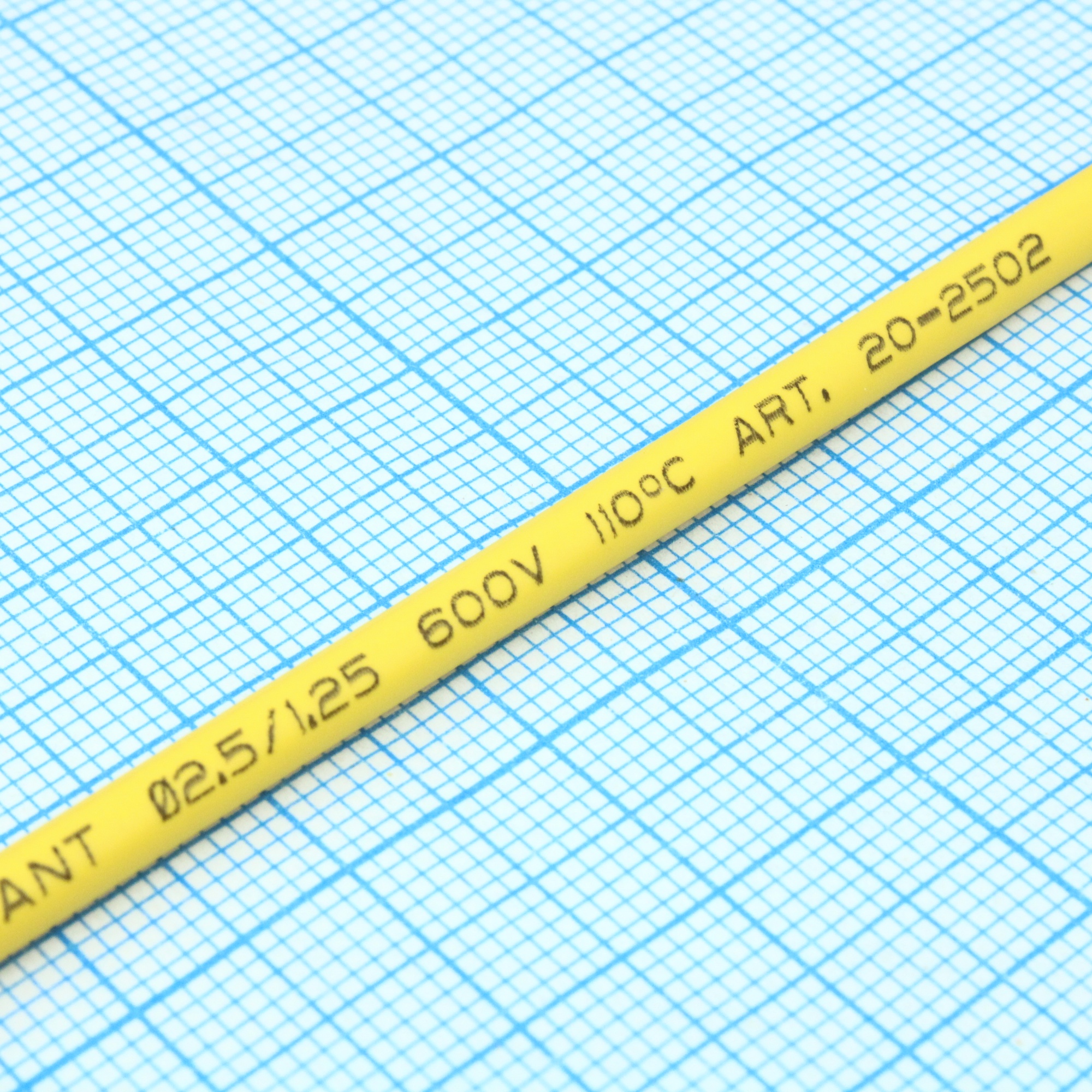 Трубка термоусадочная ТУТ нг 2,5/1,25 желтая - 1м, не поддерживает горение