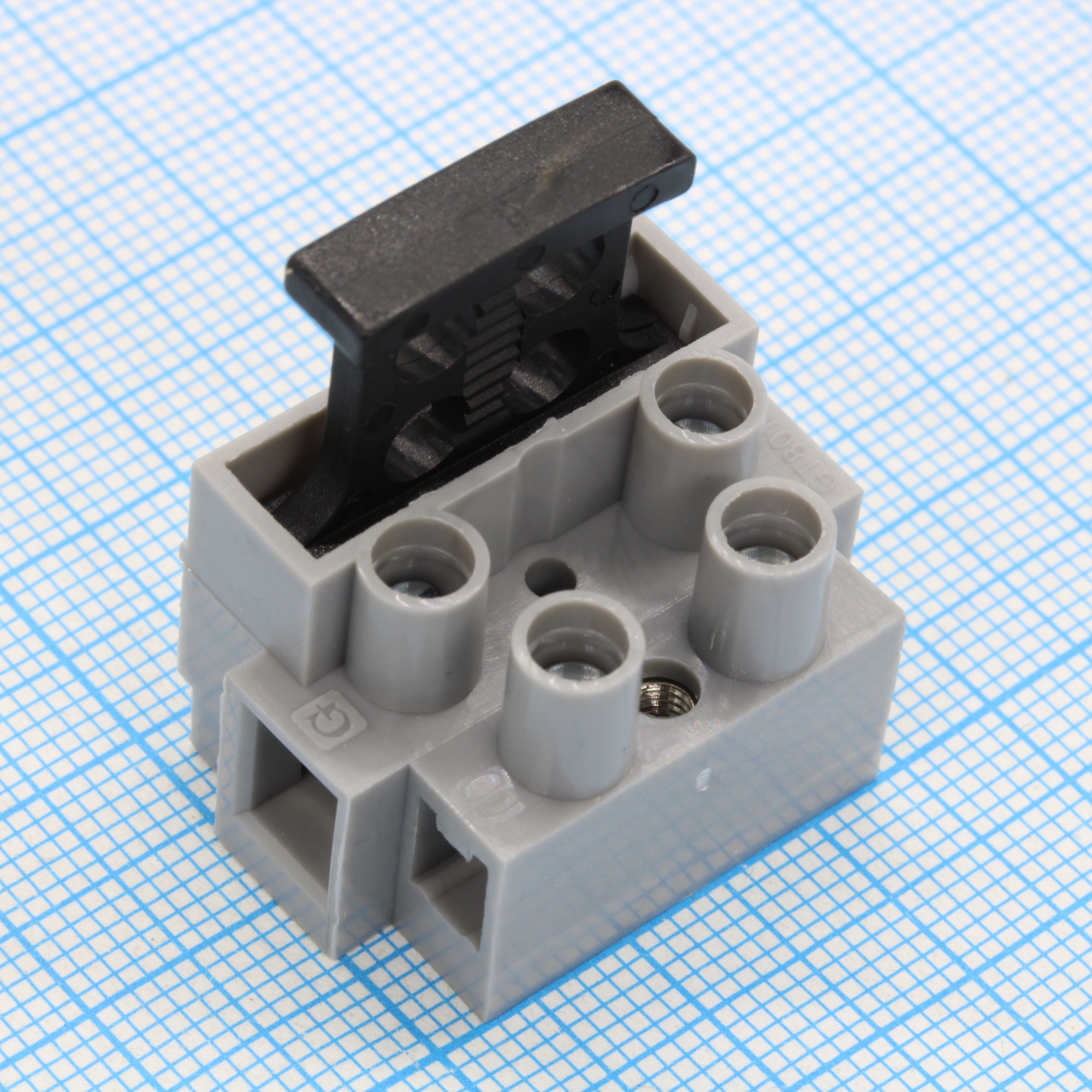 GT1450HB-801-02P-11-100 - Электромонтажный клеммник с предохранителем на 2 контакта.