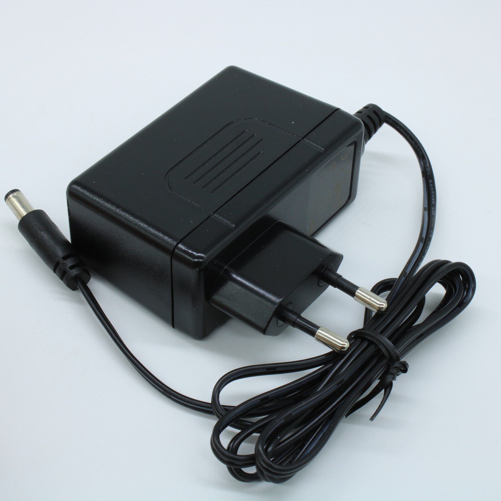 SGA25E12-P1J - Импульсный источник питания в корпусе сетевой вилки 25Вт 12В/2,08A