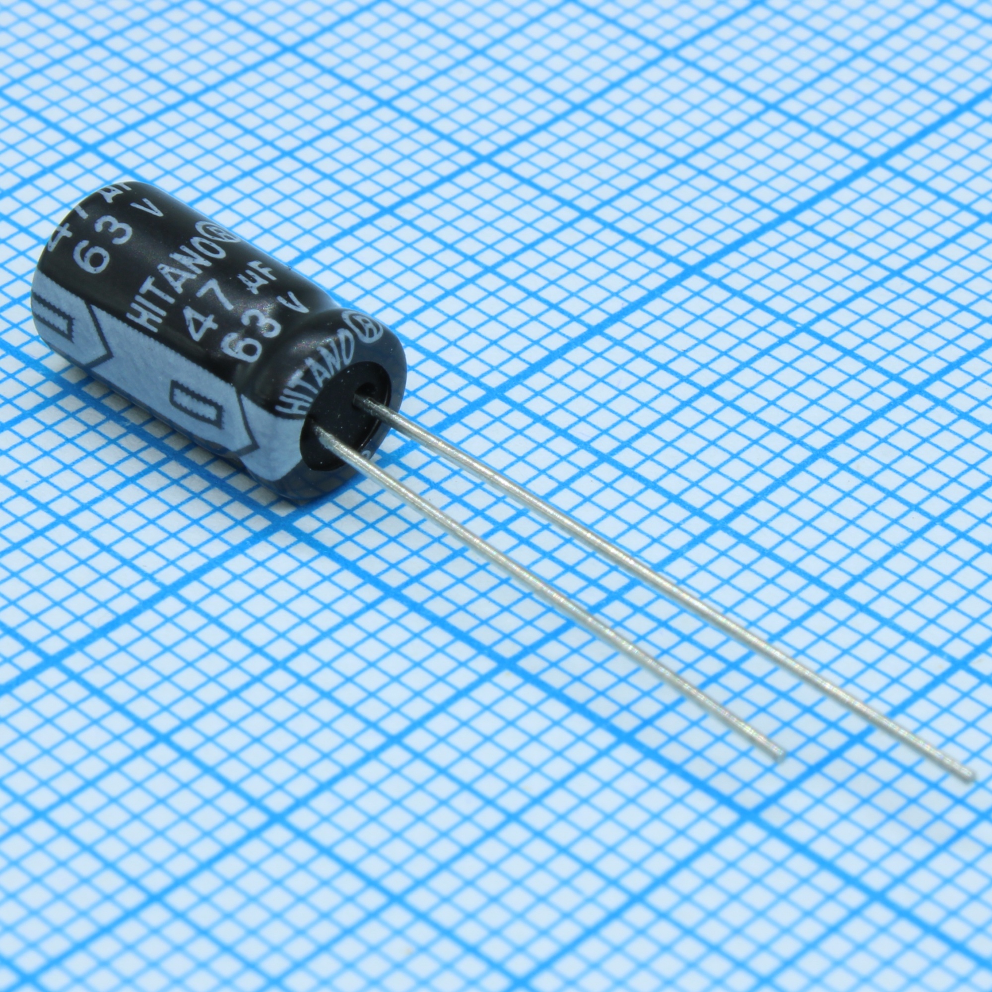 ECR221M16B - Конденсатор алюминиевый электролитический 220мкФ 16В  ±20% (6.3 х 11мм) радиальные выводы 2.5мм 308мА 2000час 85°С россыпь