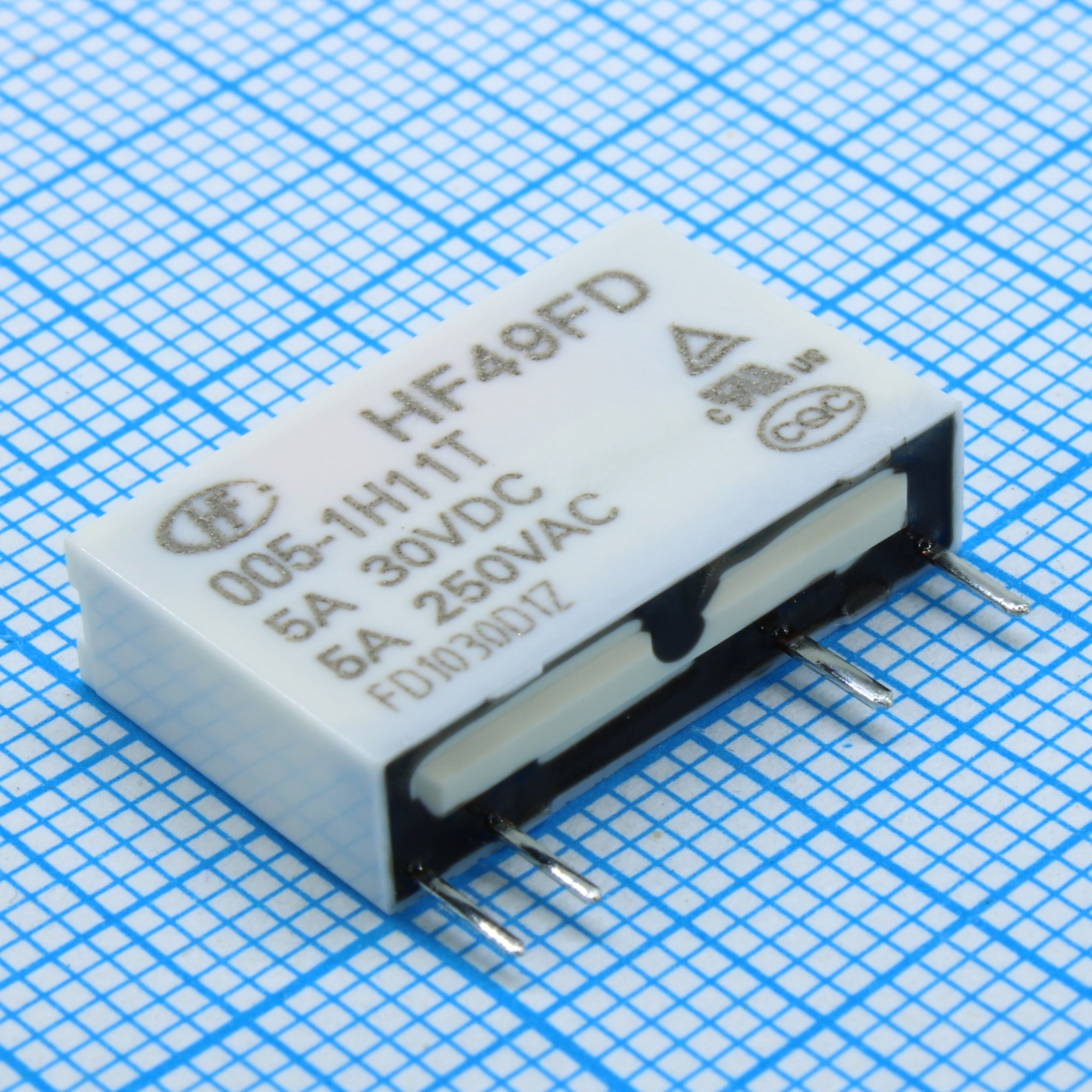 HF49FD/005-1H11T - Реле силовое 5A один контакт на замыкание катушка 5В