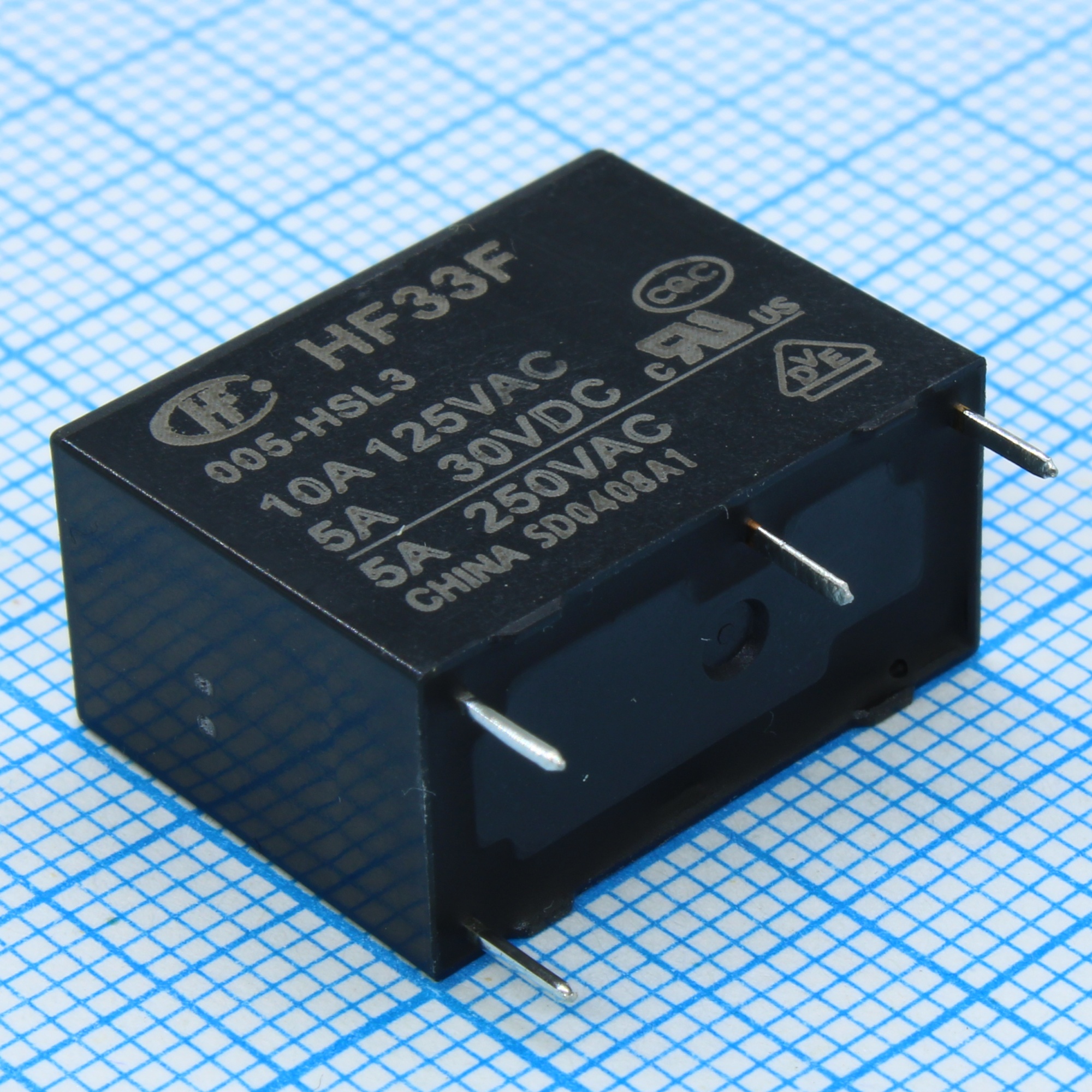 HF33F/005-HSL3F - Реле силовое 5А один контакт на замыкание катушка 5В повышенной чувствительности