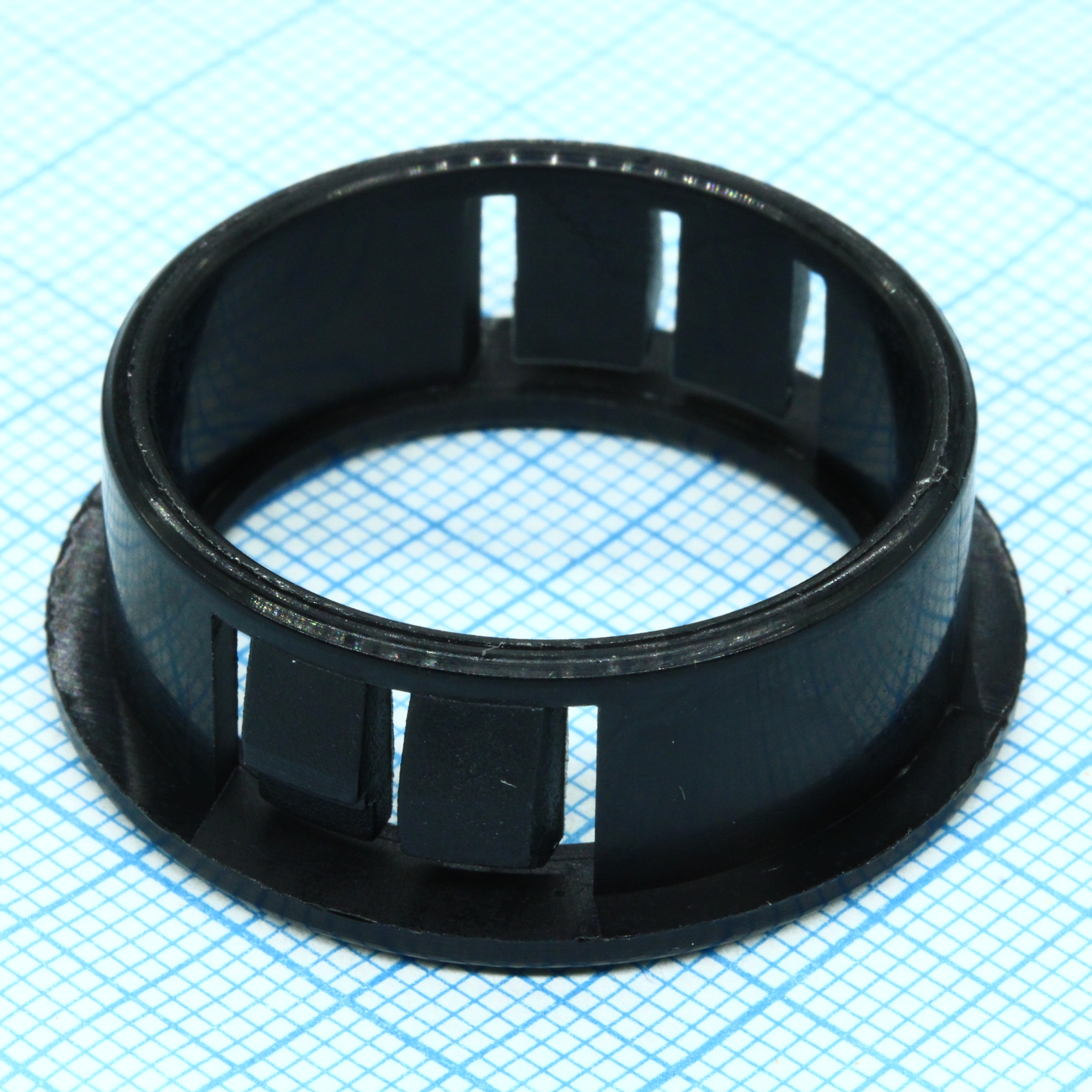 NB-2430 - Втулка изолирующая, цельная, уст.отв. = 30,5 мм, мат.: нейлон, цвет: черный.