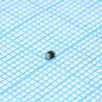 V3.5MLA0603H - Варистор многослойный для поверхностного монтажа 0603 3.5В постоянного тока  30А 1270пФ