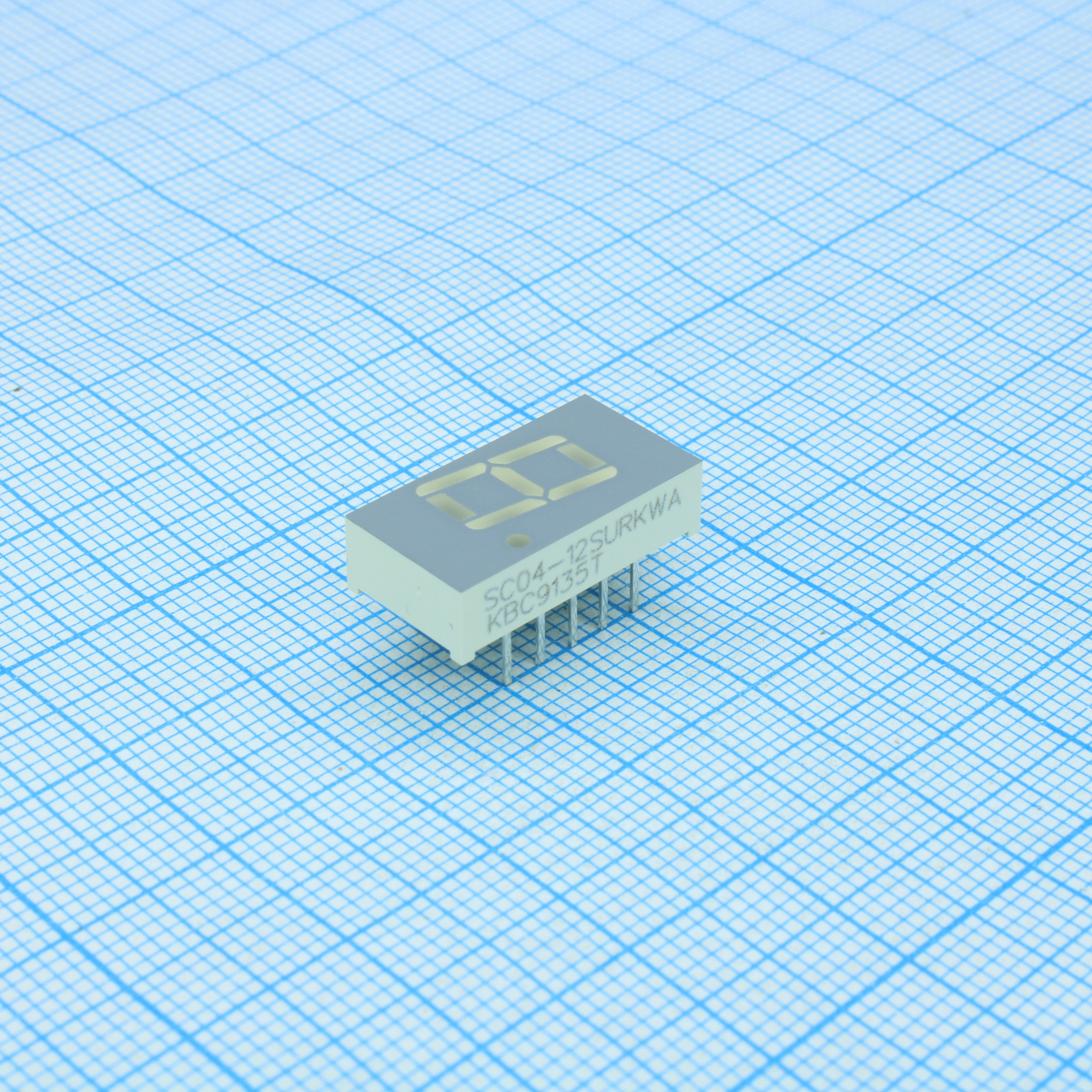 SC04-12SURKWA - 1 разрядный индикатор 10,16мм/красный/635нм/31000....80000мКд/ОК