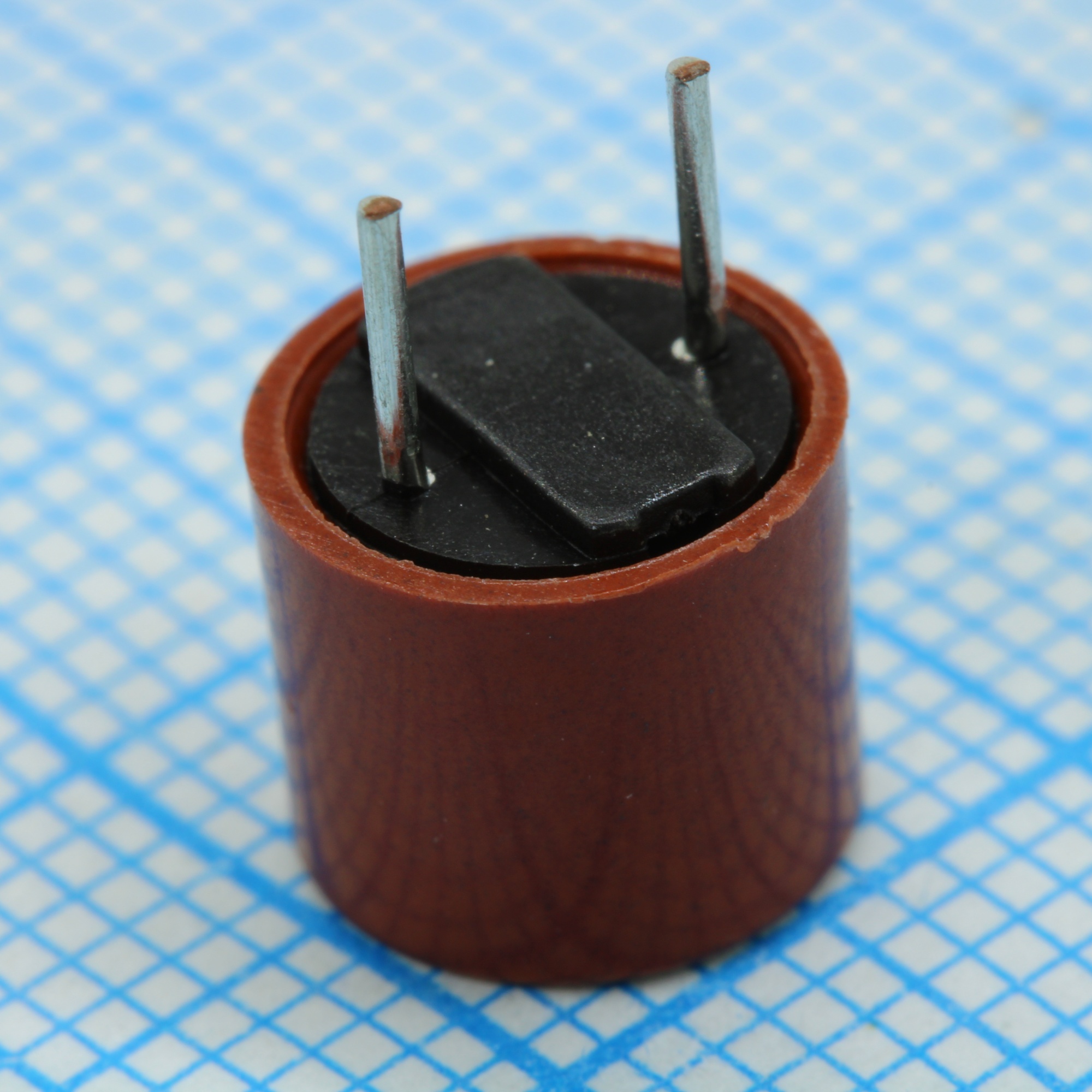 37305000410 - Предохранитель быстродействующий 0.5A 250В радиальный 8.5х8мм