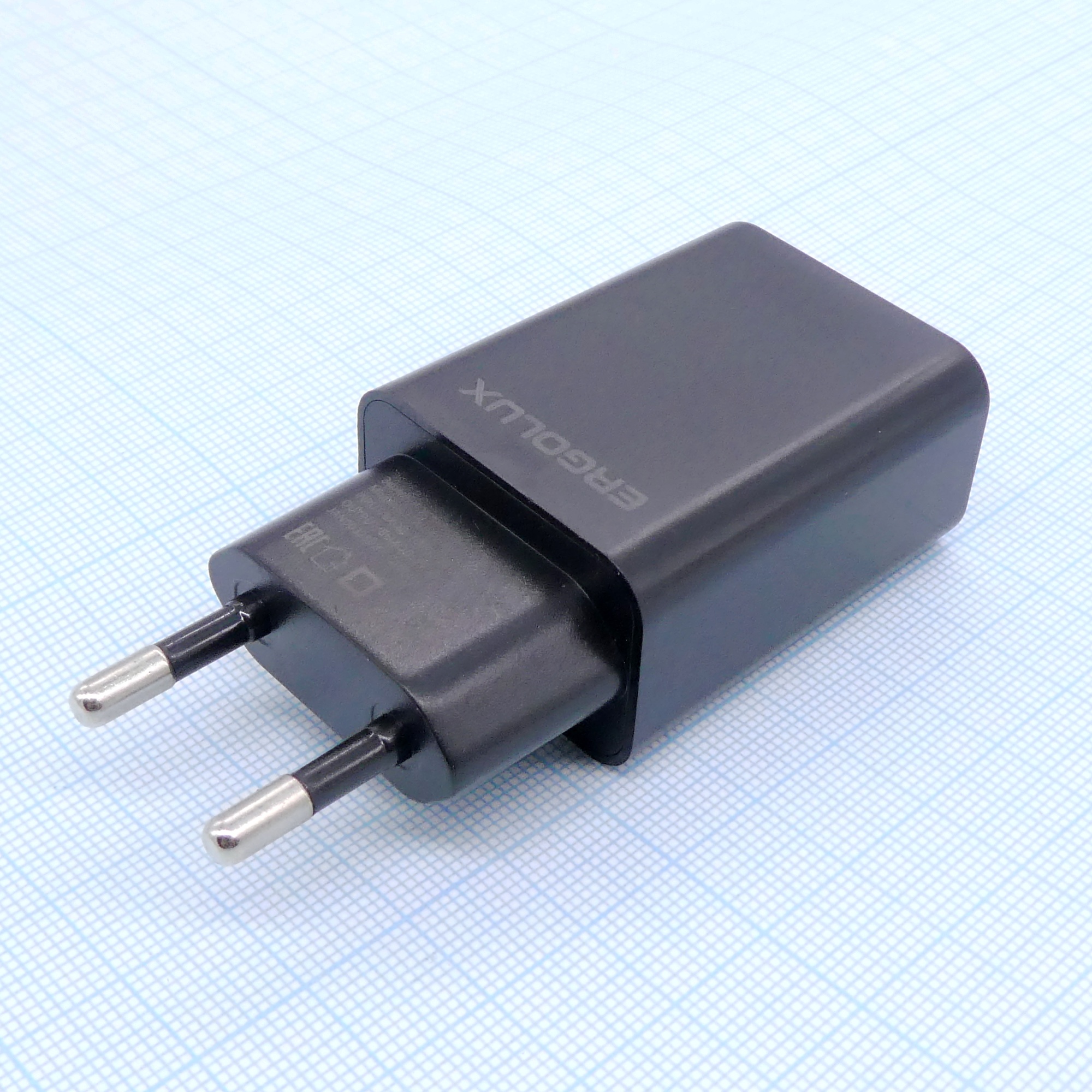ERGOLUX ELX-РA01P-C02 5В/2А - сетевой блок питания на один USB разъём