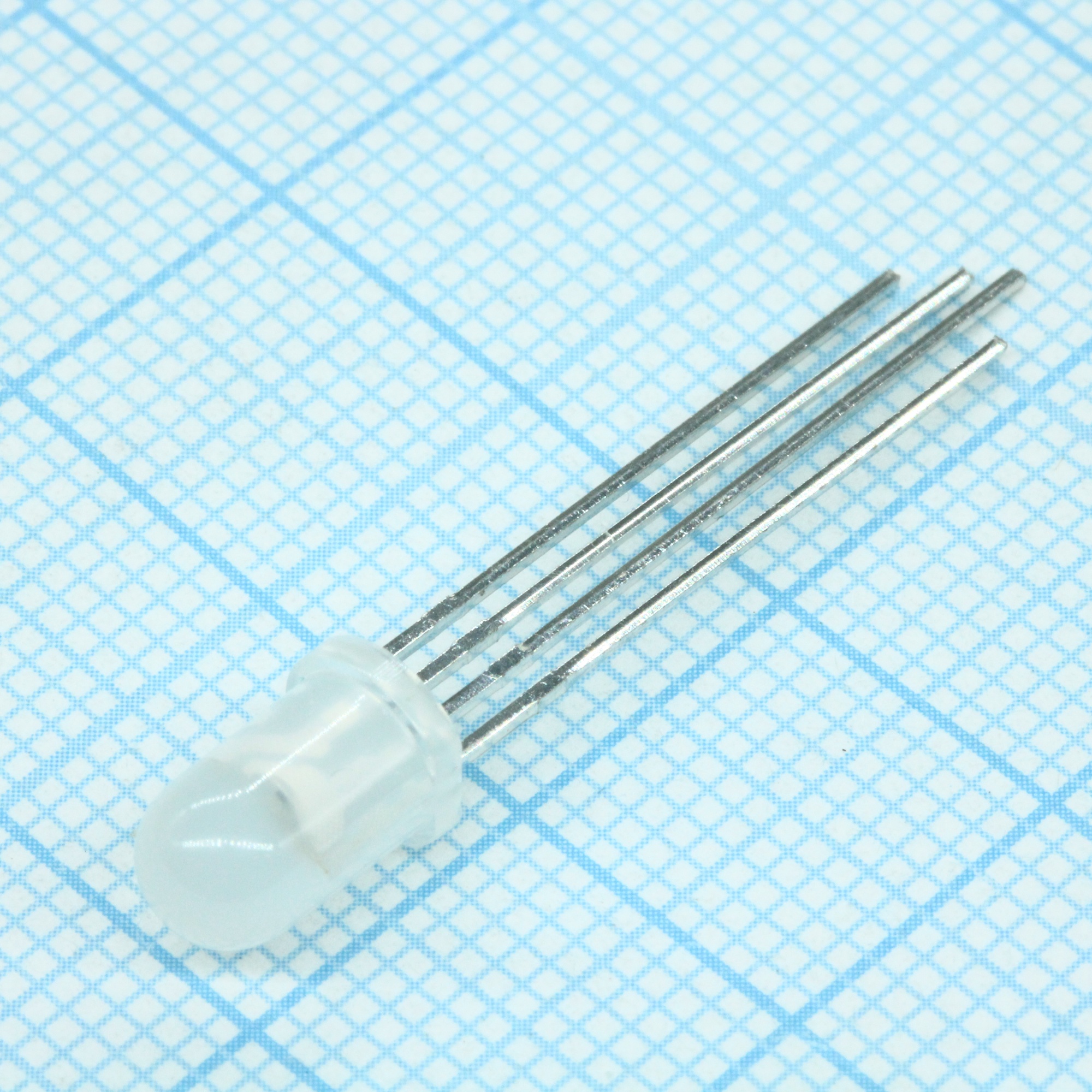 L-154A4SURKQBDZGW - Светодиод 5мм/RGB/красный/630нм/300-700мкд/зеленый/525нм/600-1300мкд/синий/465нм/120-300мкд/белый матовый/60°