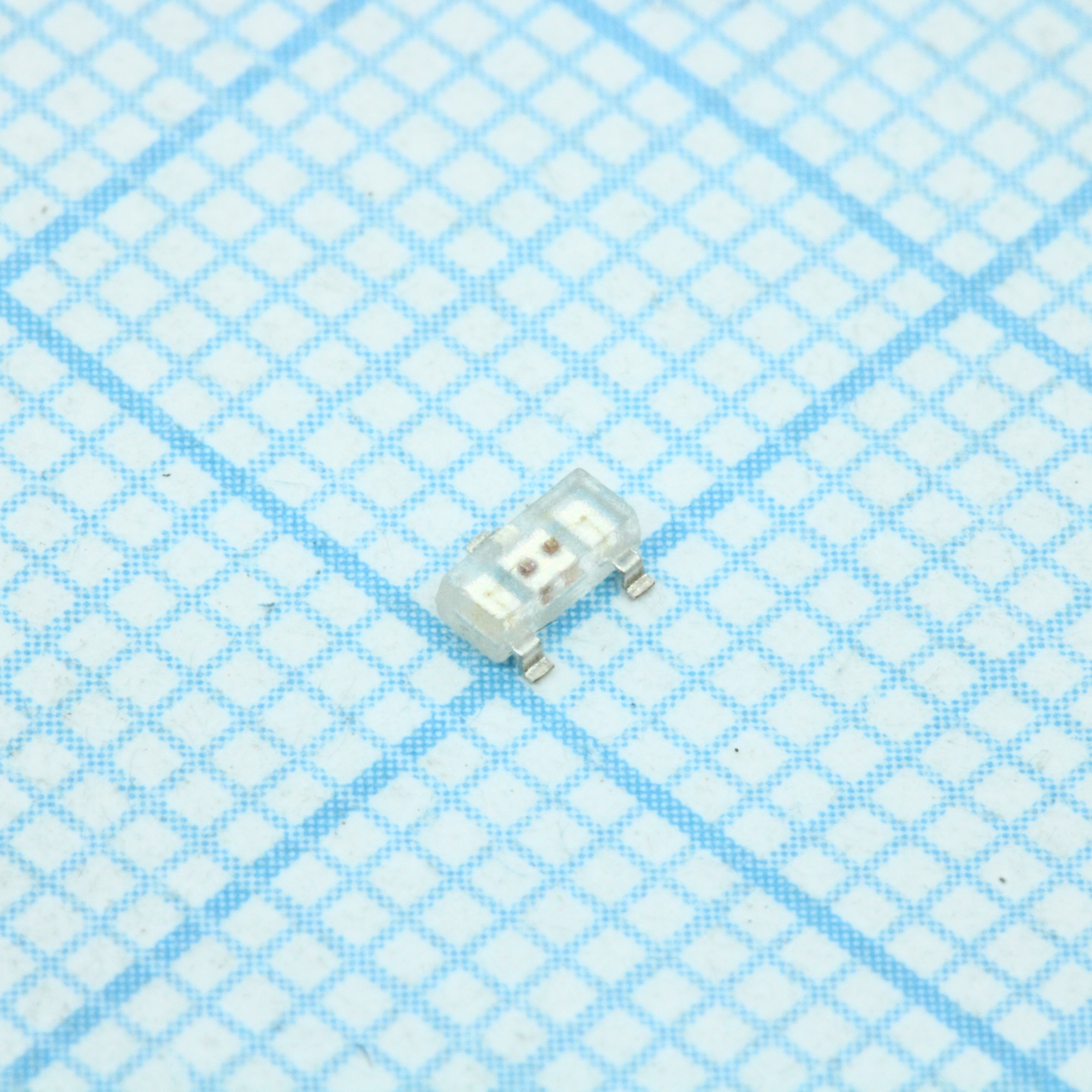 KM-23ESGC - Светодиод sot-23/красный/625нм/4-15мкд - зеленый/568нм/прозрачный/140° ОК