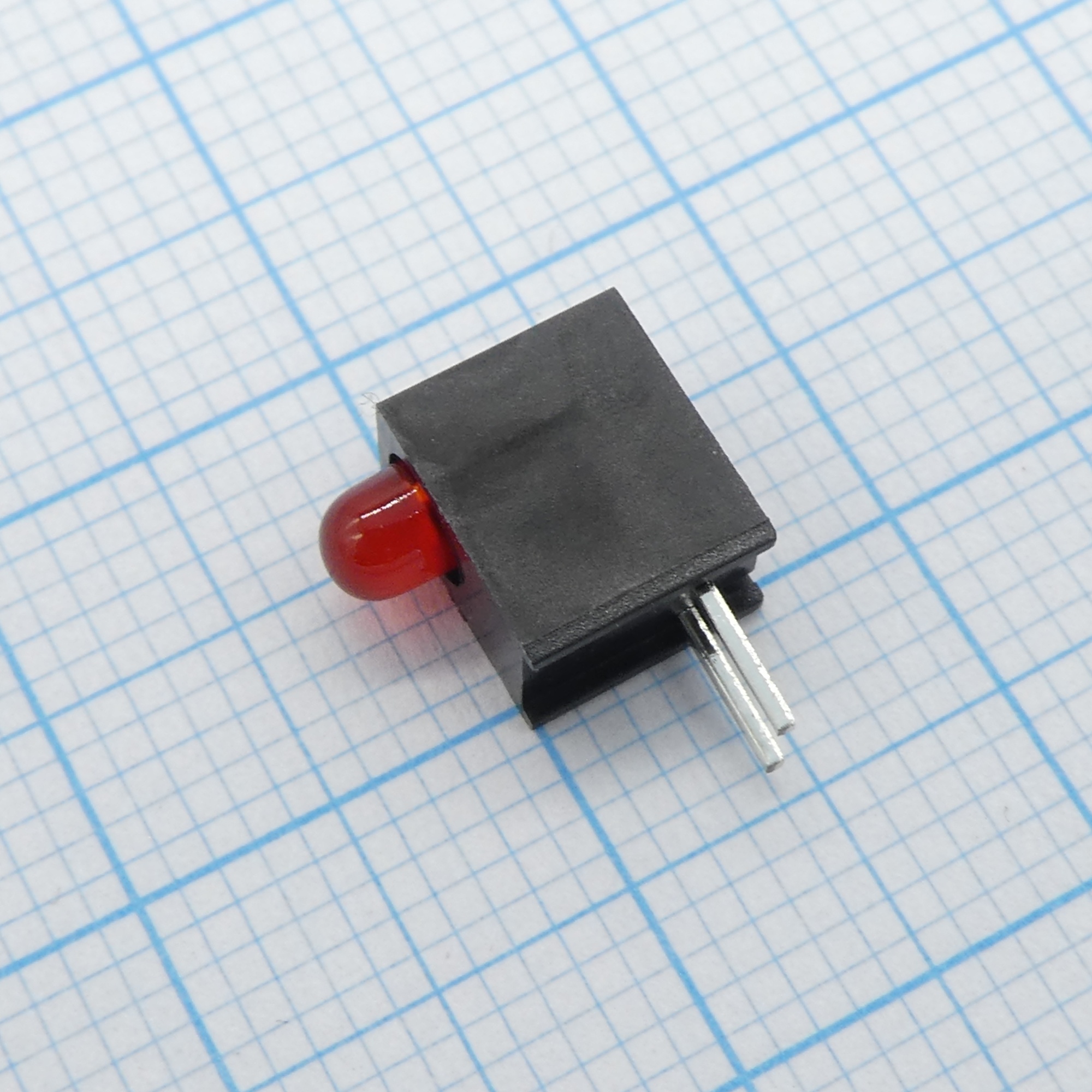 L-7104EW/1ID - Светодиод 3мм с держателем/красный/625нм/8-20мкд/40°