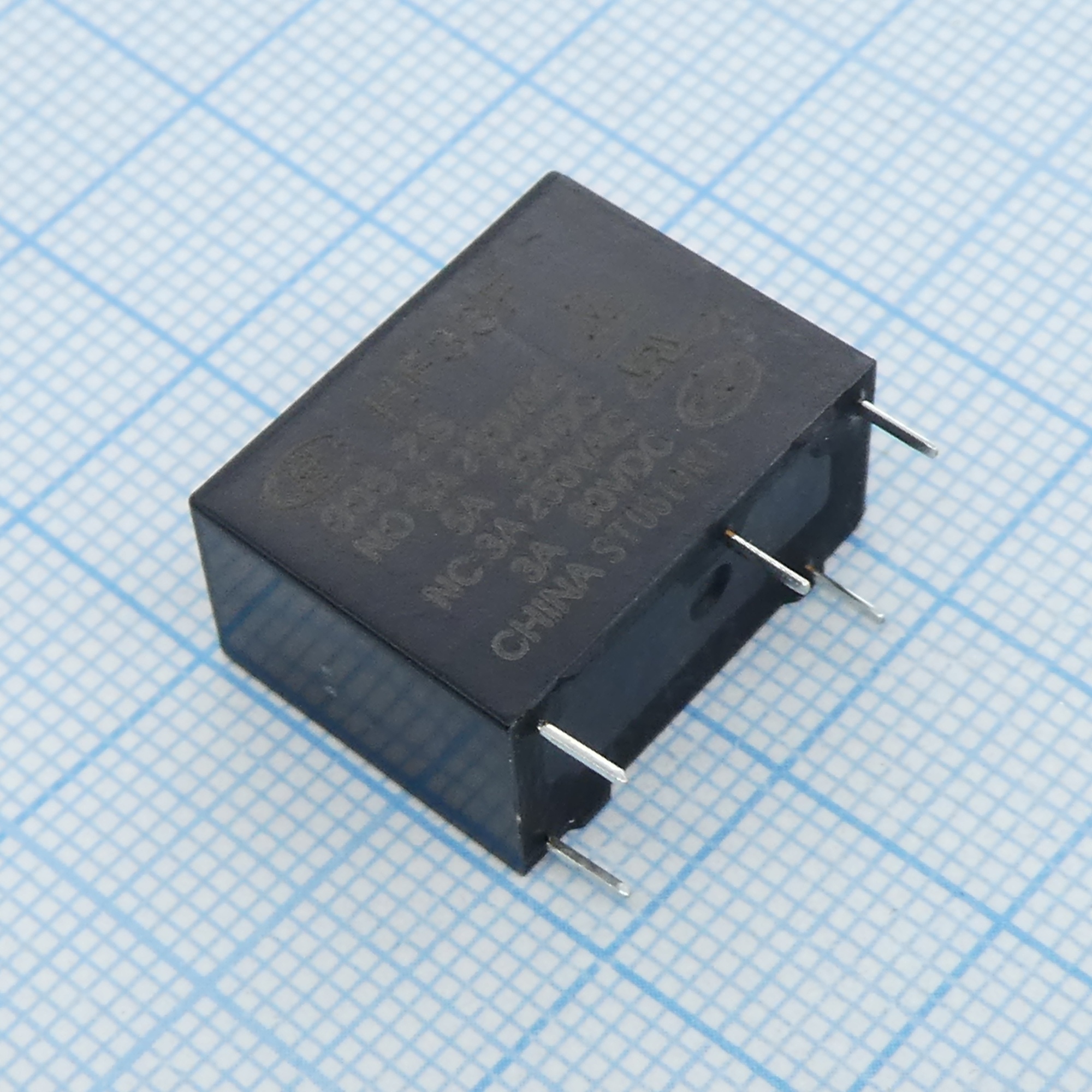 HF33F/005-ZS3 - Сверхминиатюрное силовое реле серия HF33F10А SPDT (одна контактная группа-два направления) катушка 5В