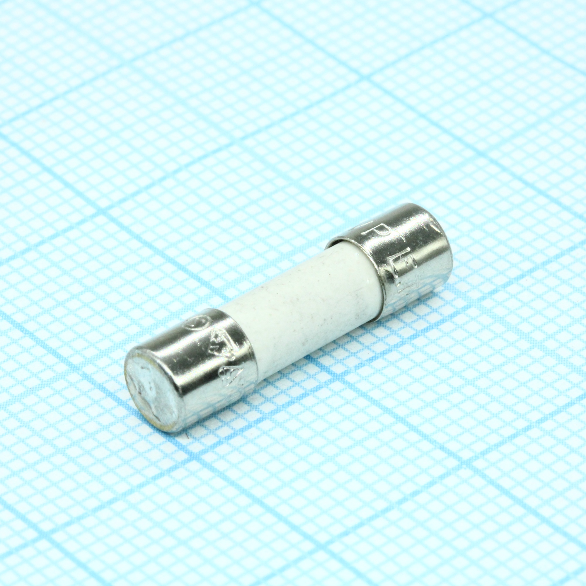 0215.630MXP - Миниатюрный медленнодействующий предохранитель 0.63А 250В 5X20мм в керамическом корпусе россыпь