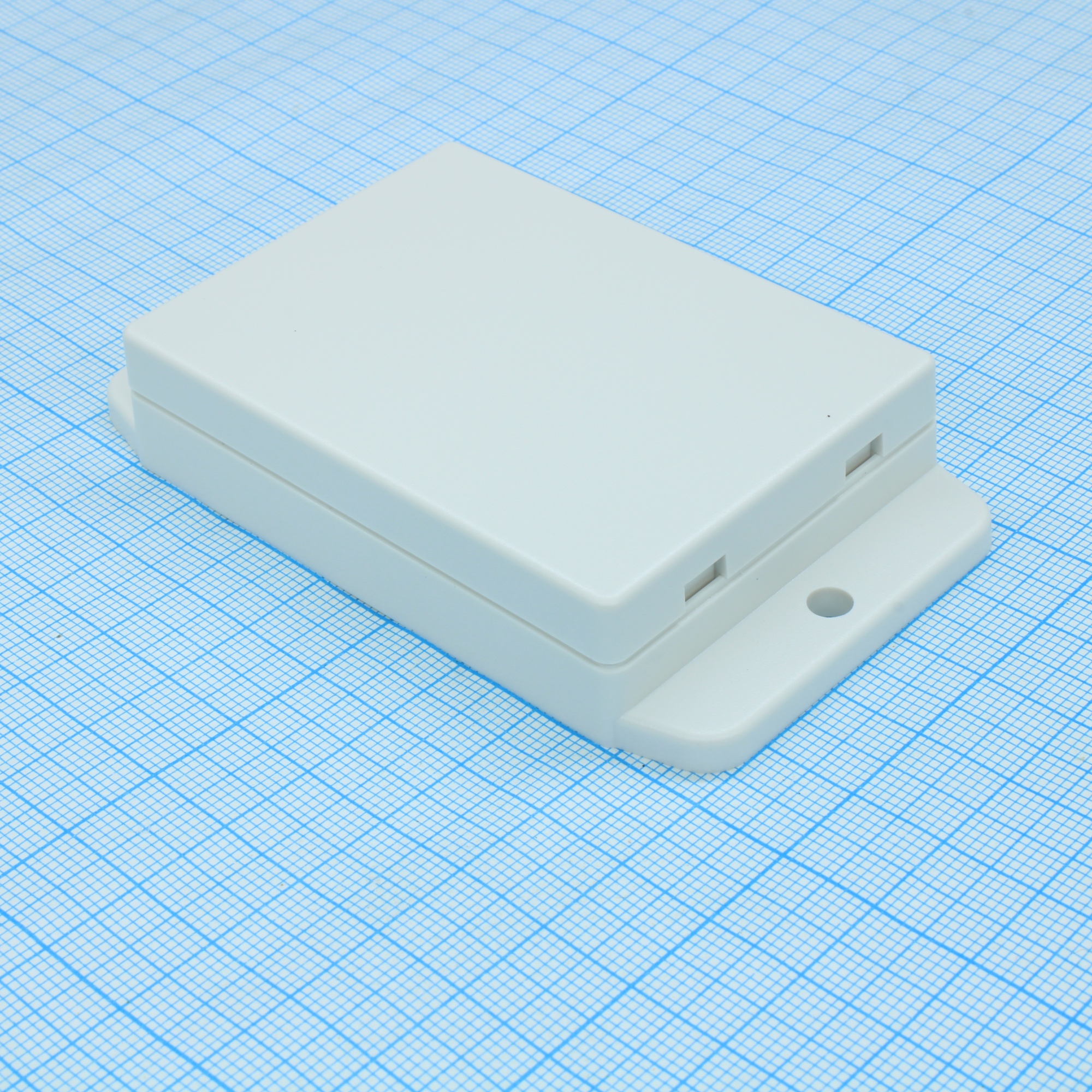 NUB705017WH - Пластиковый корпус белого цвета из высокопрочного пластика с фланцами