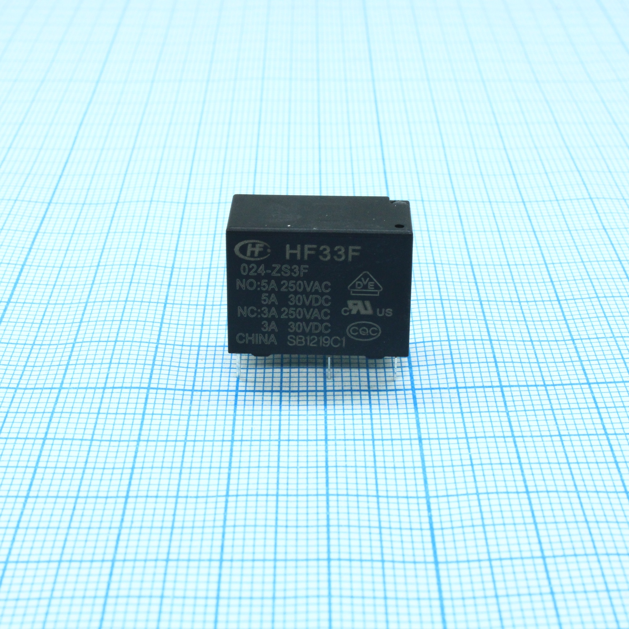 HF33F/024-ZS3F - Реле силовое 5А одна группа на переключение катушка 24В
