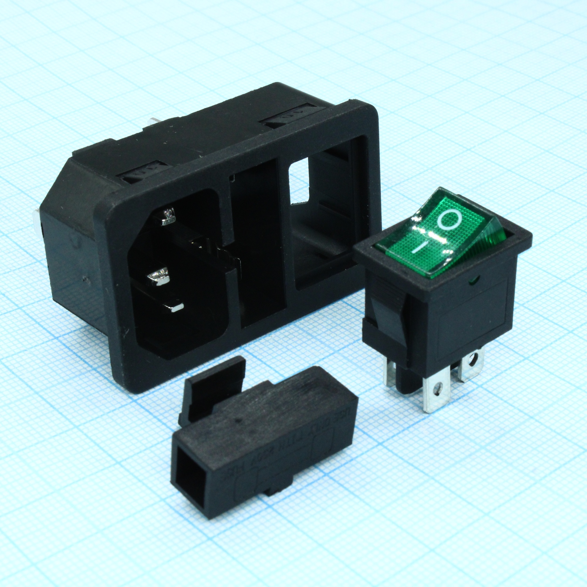 L-KLS1-AS-303-4-4GS - Разъем 220В вилка на блок, 3 контакта, с выключателем и держателем для предохранителя 5х20мм, крепление защёлка,10A