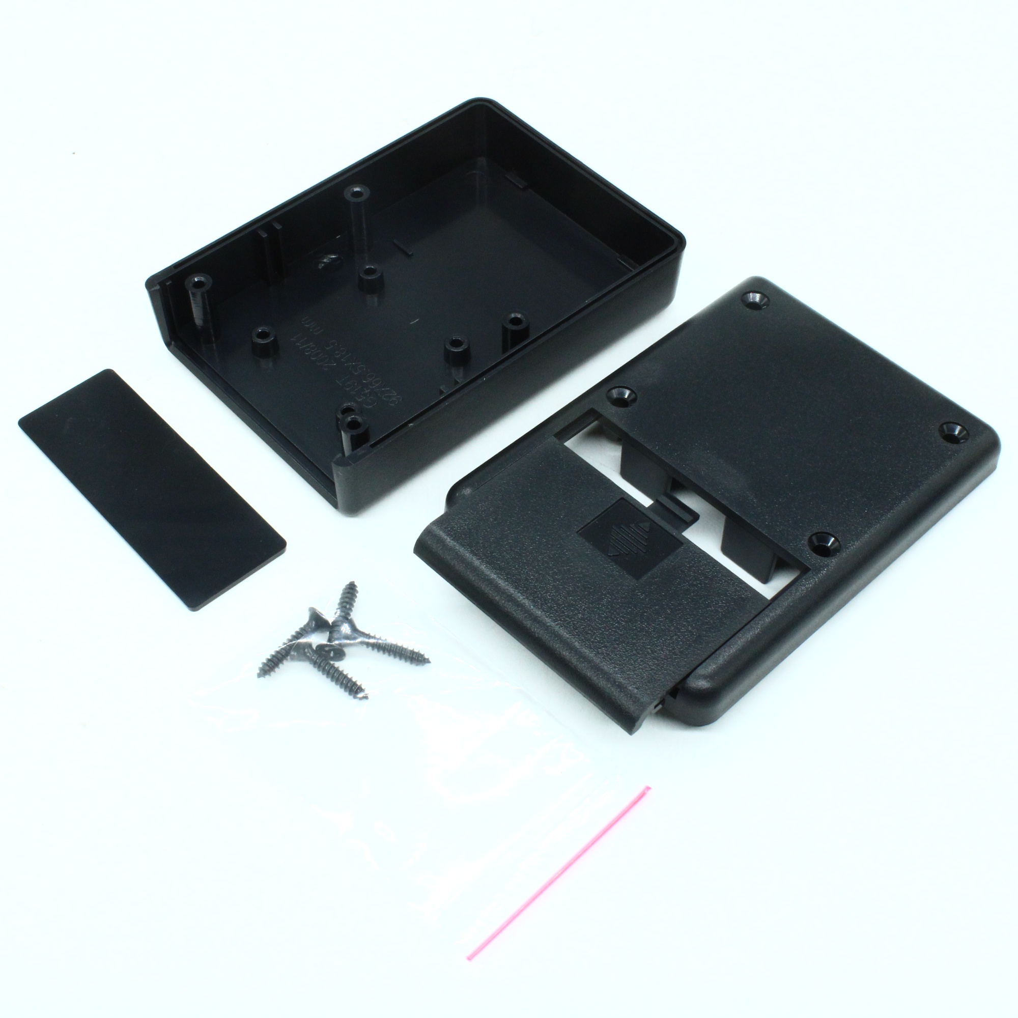 G519G(BC) - Корпус приборный с батарейным отсеком, носимый, материал: ударопрочный пластик ABS, одна панель "$", размеры: 92x66.5x28 мм, IP54, цвет: черный